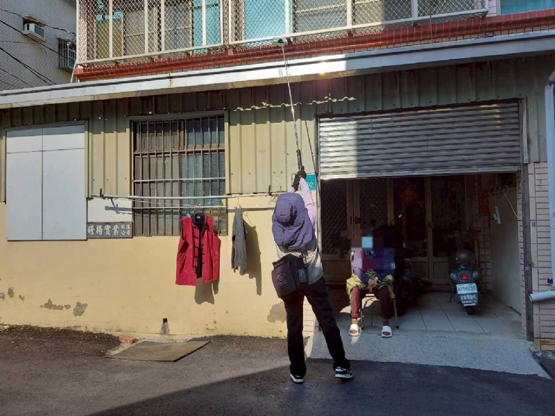 防疫團隊深入社區進行病媒蚊密度調查與衛教宣導全力守護市民健康 防疫團隊深入社區進行病媒蚊密度調查與衛教宣導全力守護市民健康